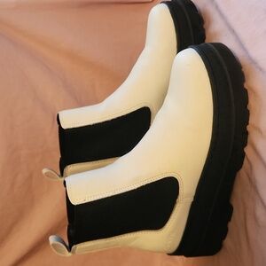 Levi's Women's Black and White Ankle Boots